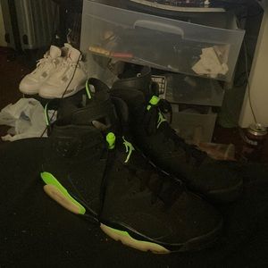 Selling for cheap Throw offer box and everything included 75-130